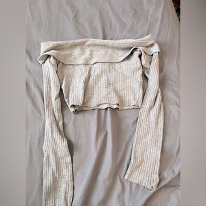 Off the shoulder long sleeve crop top